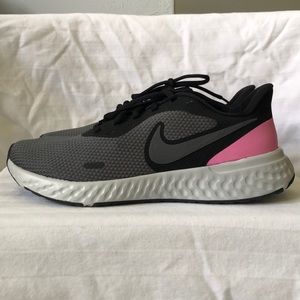 Nike Women’s Revolution 5 Shoes